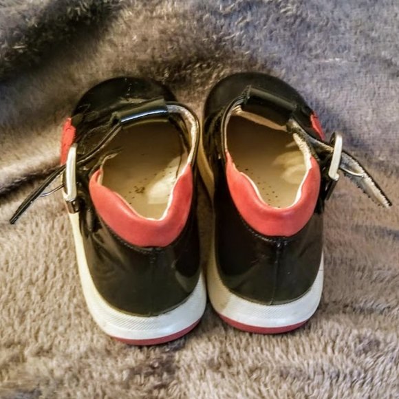 Petit Shoes | Made in Spain | Toddler | T Bar | Black | Patent Leather | Size 24 - Picture 4 of 10